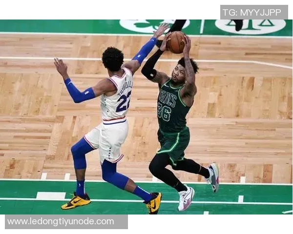 兰德尔赞麦丹在联防中表现突出防守范围广泛堪称优秀护筐者 兰德尔赞麦丹在联防中表现突出防守范围广泛堪称优秀护筐者