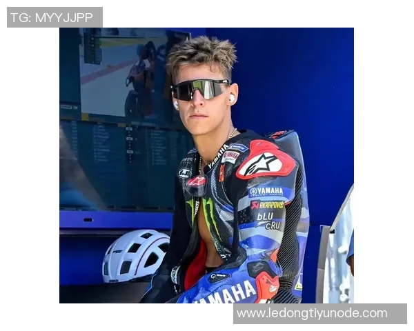 法比奥幽默回应裤子破洞事件揭示他为比赛付出的努力与坚持 法比奥幽默回应裤子破洞事件揭示他为比赛付出的努力与坚持