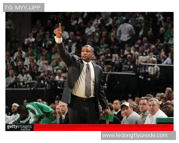 卢教练分析祖巴茨表现受限原因强调魔术防守让其难以发挥优势 卢教练分析祖巴茨表现受限原因强调魔术防守让其难以发挥优势