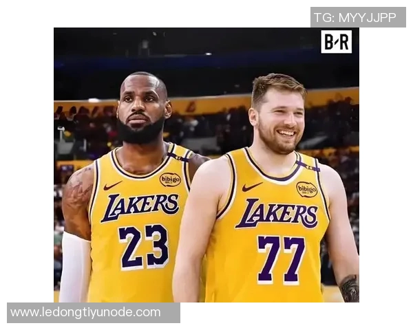 詹姆斯本赛季首次与湖人全队合练期待新队友默契提升 詹姆斯本赛季首次与湖人全队合练期待新队友默契提升