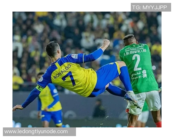 C罗倒钩惊艳全场球迷称其打破物理法则与时间静止的传奇瞬间 C罗倒钩惊艳全场球迷称其打破物理法则与时间静止的传奇瞬间