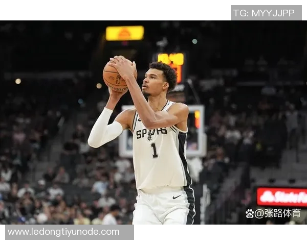 阿贾威尔逊全能表现27投13中砍下35分8篮板5助攻4抢断4盖帽引领球队胜利