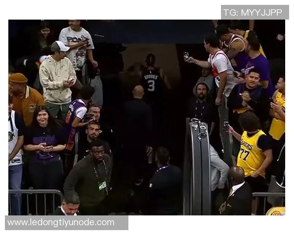 狄龙高效得分助太阳半场领先步行者18分布克内姆哈德表现抢眼